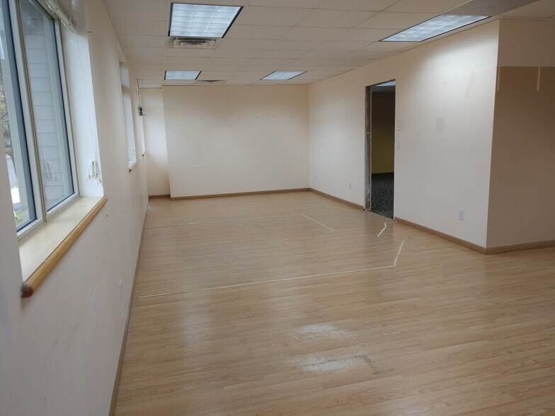 More Photos Of 621 N Benton Dr, Sauk Rapids Office For Lease