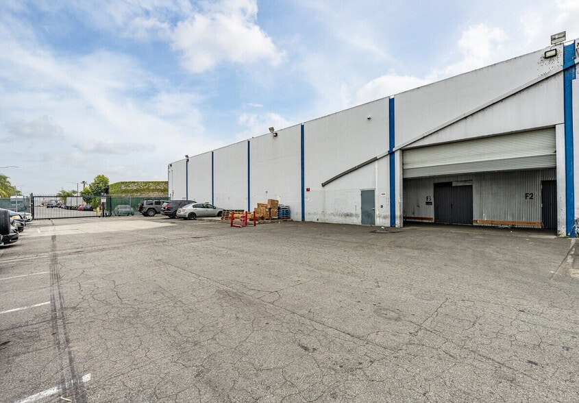 More Photos Of 5625 E Firestone Blvd, South Gate Warehouse For Lease