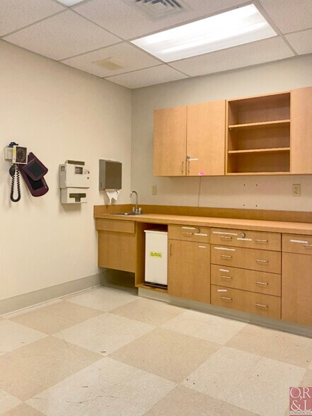 More Photos Of 851 Marshall Phelps Rd, Windsor Medical For Sale