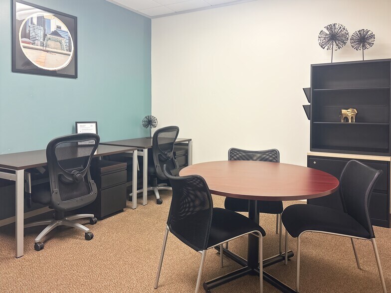 More Photos Of 21 Waterway Ave, The Woodlands Coworking Space