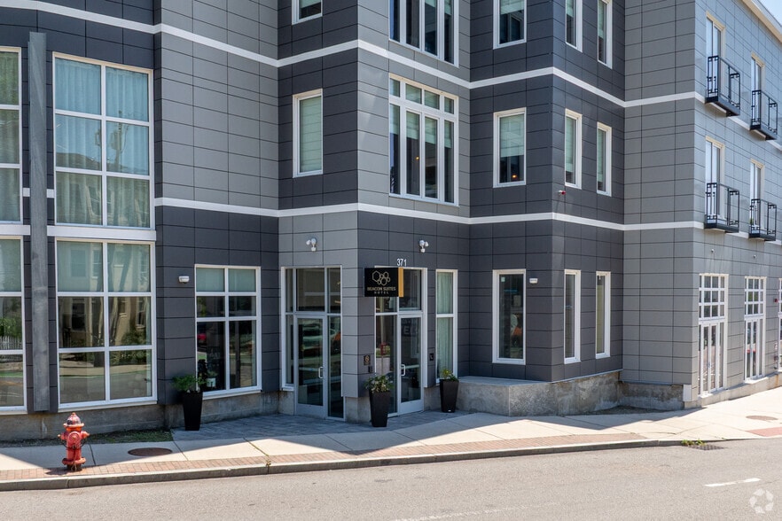 More Photos Of 371 Beacon St, Somerville Hotel For Lease