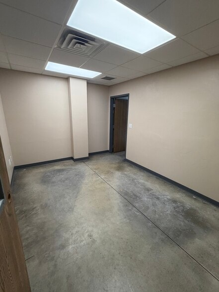 More Photos Of 3300 Commodity Ln, Green Bay Manufacturing For Lease