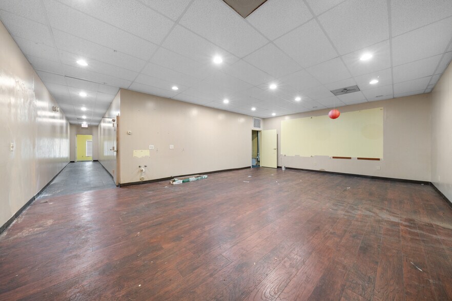 More Photos Of 1405-1437 Freeway Dr, Reidsville General Retail For Lease