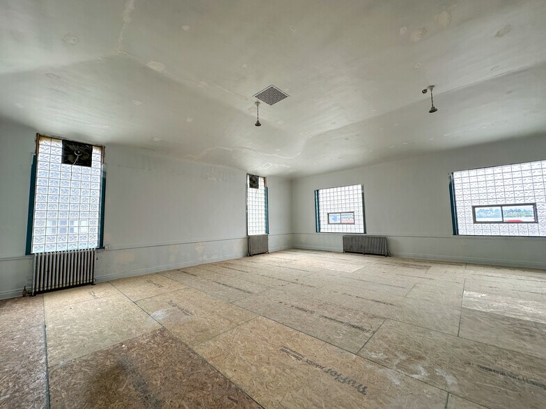 More Photos Of 15 E Iowa Ave, Denver Storefront For Lease