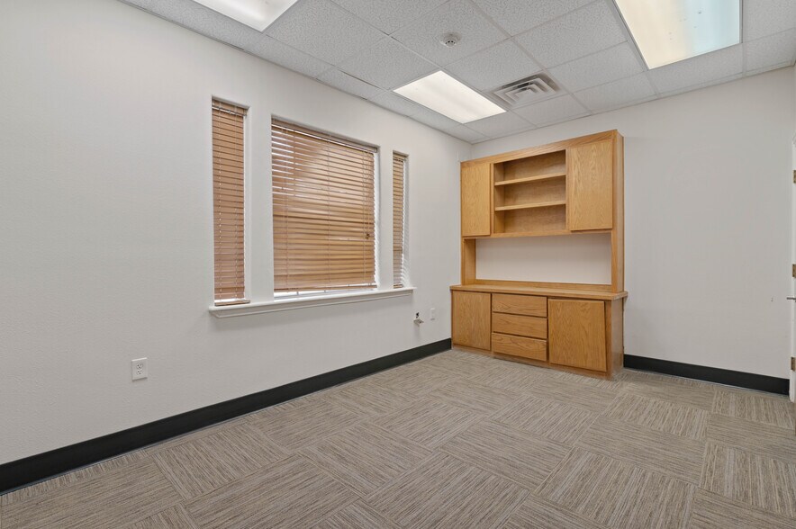 More Photos Of 3605 Interstate 30, Mesquite Medical For Lease