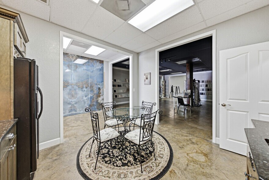 More Photos Of 2205 E Edgewood Dr, Lakeland Freestanding For Lease