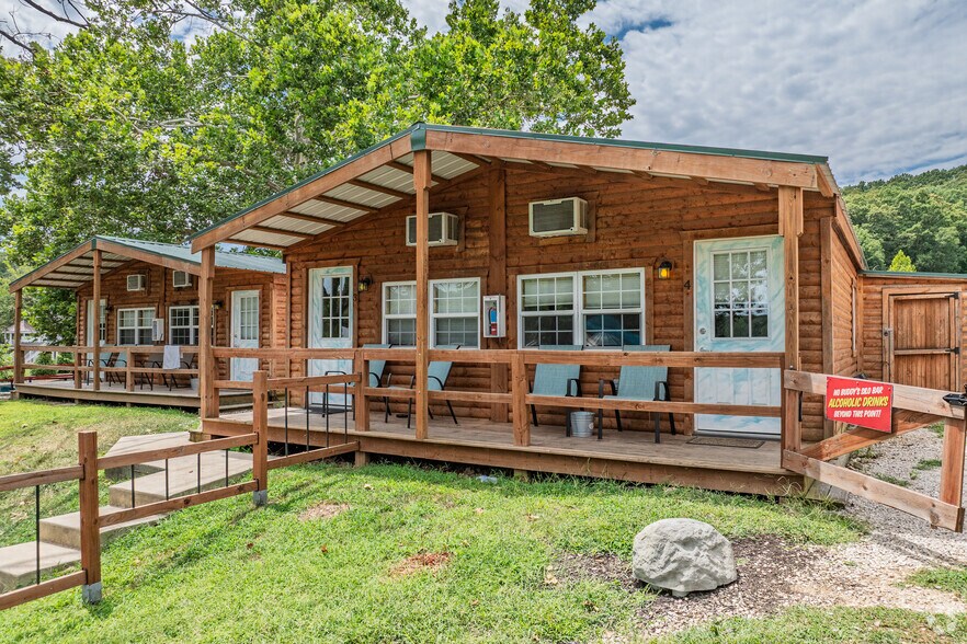 More Photos Of 1062 Susan Rd, Lake Ozark Hotel For Sale