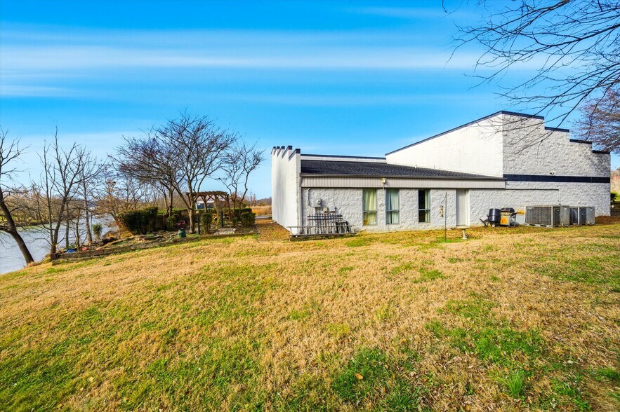 More Photos Of 2376 Business Center Cir, Sevierville Freestanding For Sale