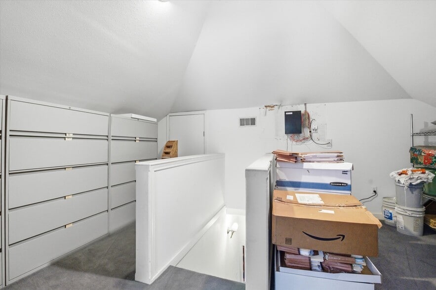 More Photos Of 717 E 1st St, Humble Office Residential For Sale