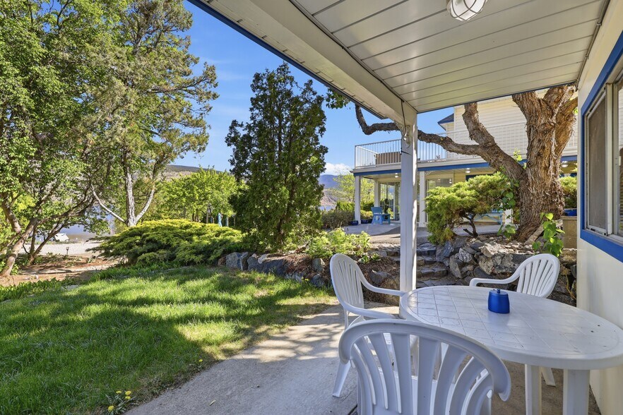 More Photos Of 7001 Savona Access Rd, Thompson-Nicola Hotel For Sale