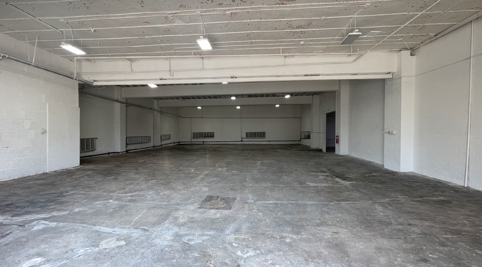 More Photos Of 9-11-9-17 43rd Ave, Long Island, Long Island City Warehouse For Lease