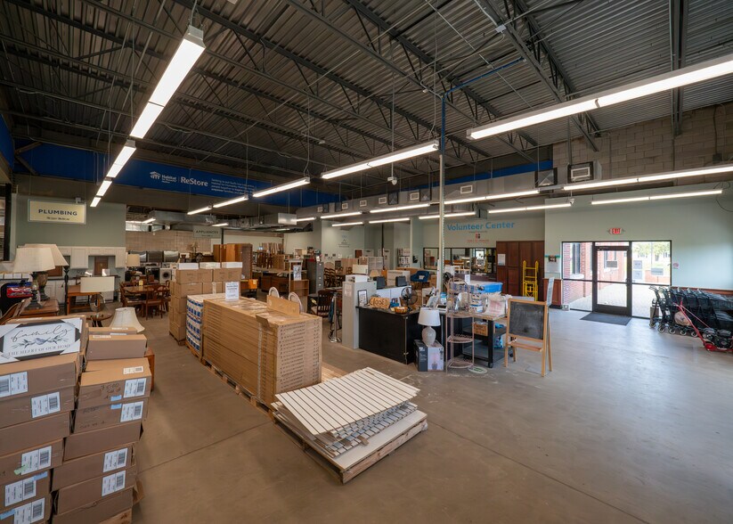 More Photos Of 2555 Bethel Rd, Columbus Freestanding For Lease