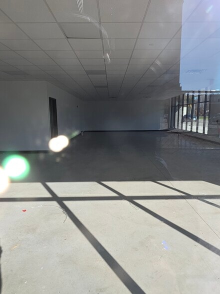 More Photos Of 450 S Park Ave, Buffalo Storefront Retail Residential For Lease