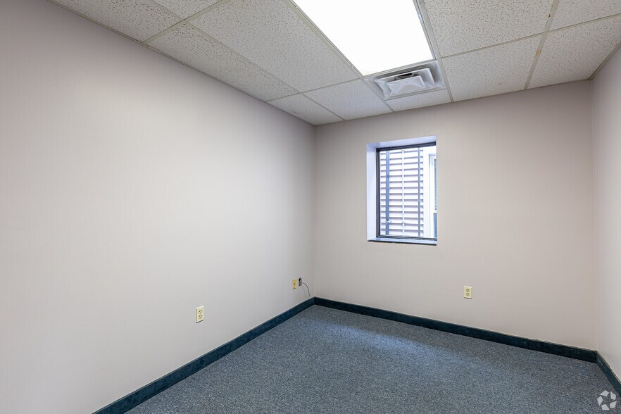 More Photos Of 20-26 N Main St, Southington Loft Creative Space For Lease