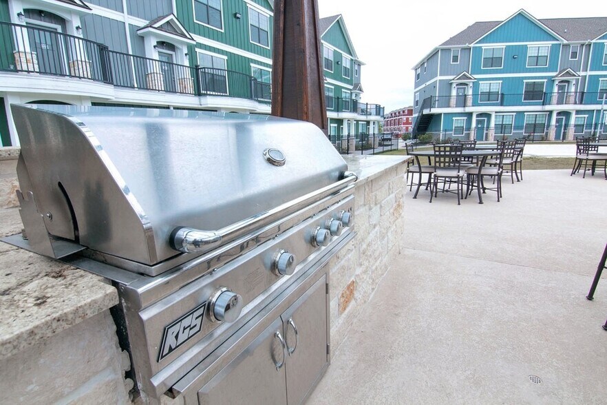 More Photos Of 2888 Nash St, Bryan Apartments For Sale