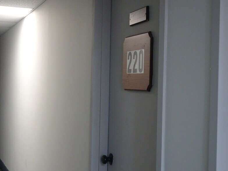 More Photos Of 2826 E Oakland Park Blvd, Fort Lauderdale Office For Sale