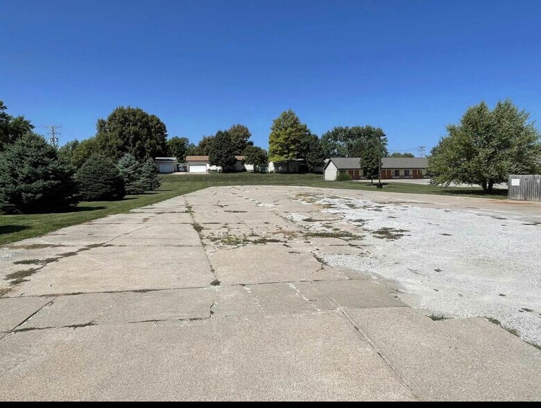 More Photos Of 2621 Harlan St, Falls City Hotel For Sale