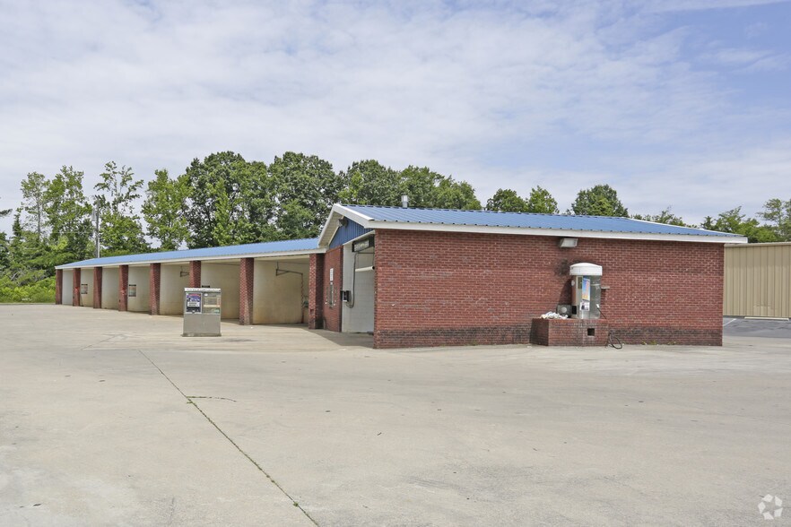 Primary Photo Of 7301 Lee Hwy, Chattanooga Carwash For Sale