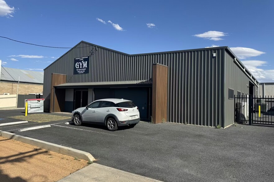 More Photos Of 20 Depot Rd, Dubbo Showroom For Lease