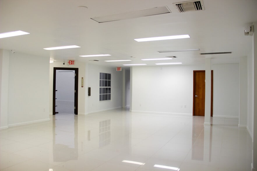 More Photos Of 3030-3050 NW 82nd Ave, Miami Showroom For Lease
