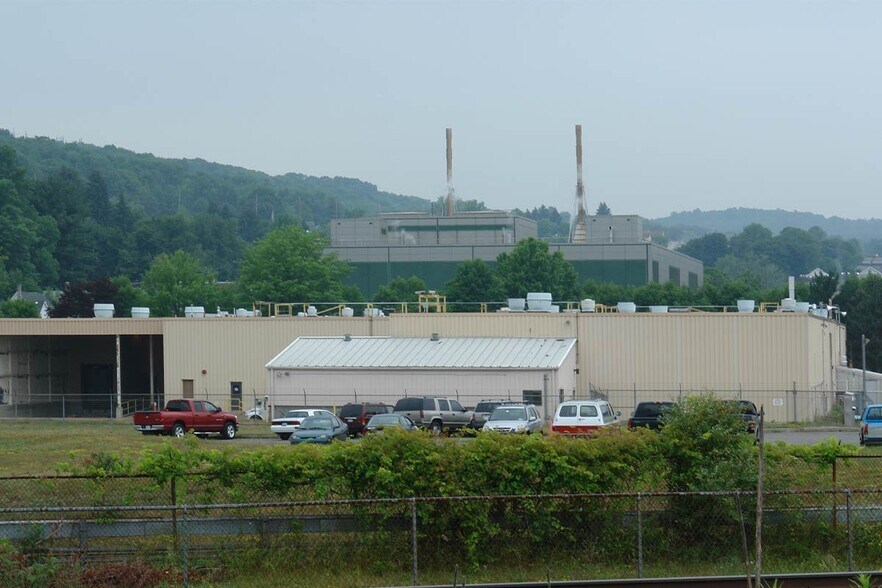 More Photos Of 1093 Clark St, Endicott Distribution For Lease