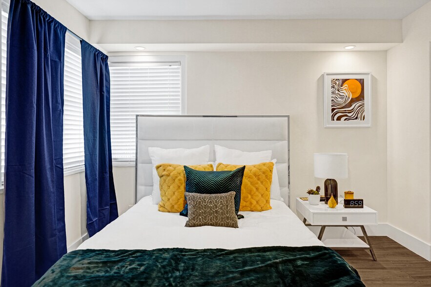 More Photos Of 3020-3024 Seville St, Fort Lauderdale Hotel For Sale