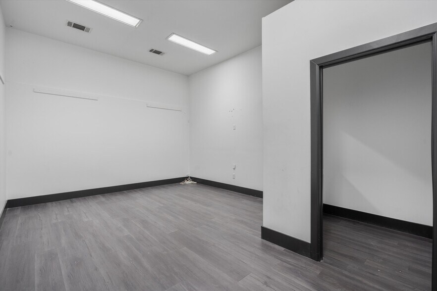 More Photos Of 10203 Old Manchaca Rd, Austin Flex For Lease