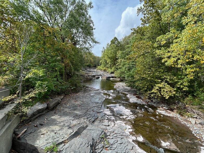 More Photos Of 574 NY-32A Rt, Palenville Hotel For Sale