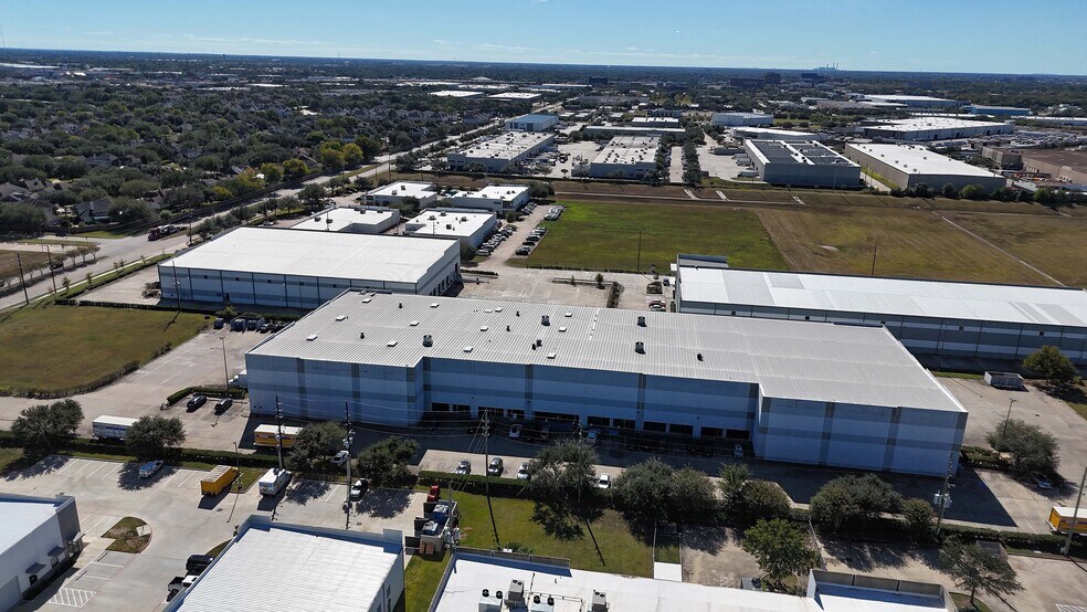 More Photos Of 12010 Dairy Ashford, Sugar Land Distribution For Lease