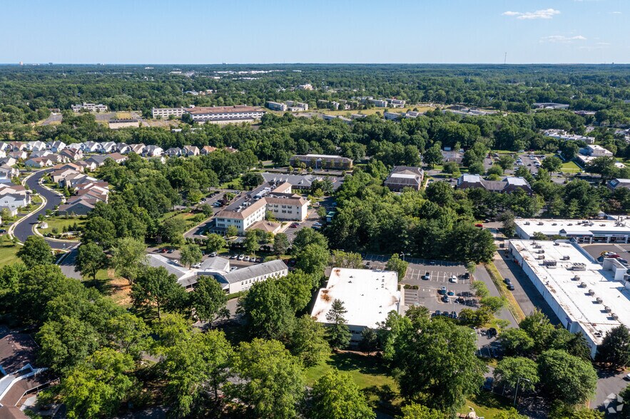 More Photos Of 59 Avenue at the Commons, Shrewsbury Medical For Lease