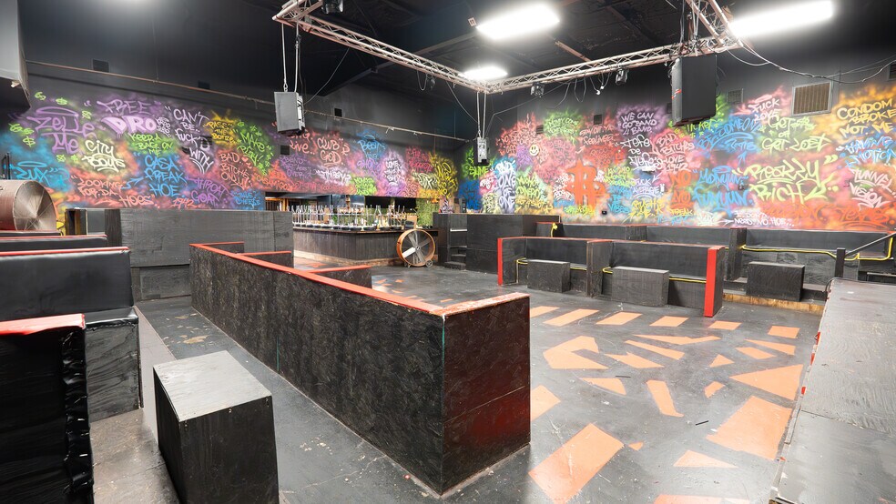 More Photos Of 6500-6502 Dixie Dr, Houston Bar For Sale