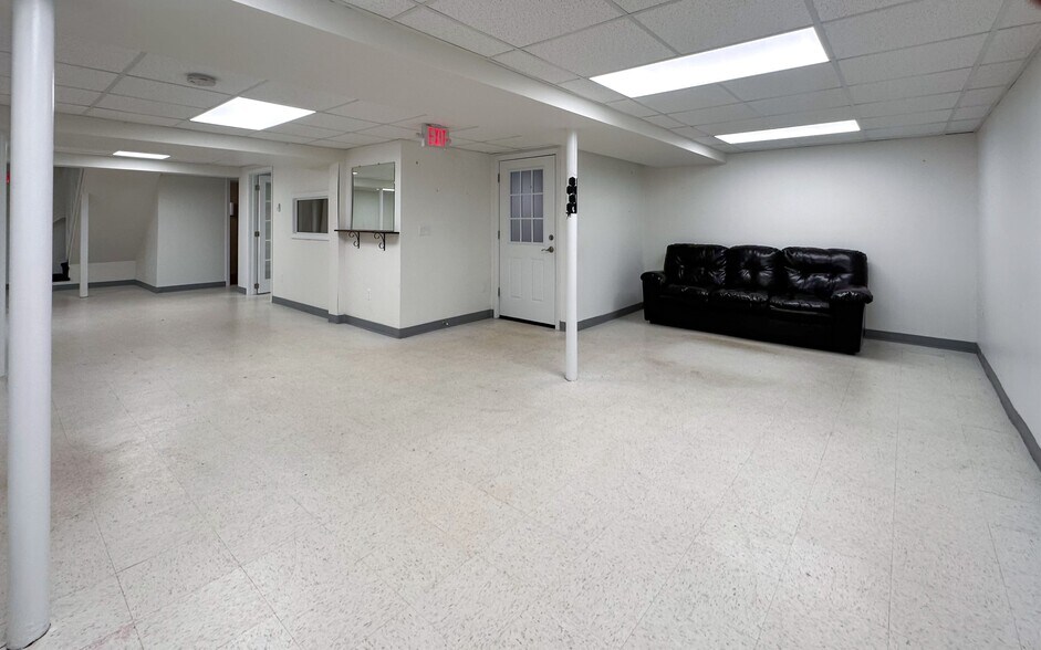 More Photos Of 14 Maple St, Terryville Office For Lease