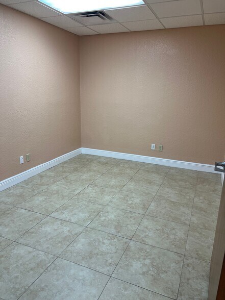 More Photos Of 260 Lookout Pl, Maitland Medical For Lease