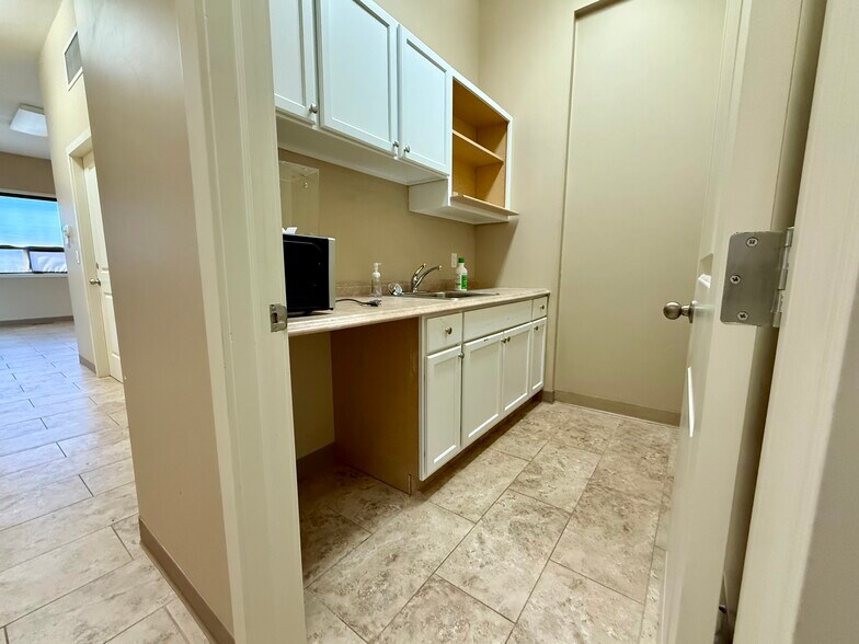 More Photos Of 9005 127 Av NW, Edmonton Flex For Lease