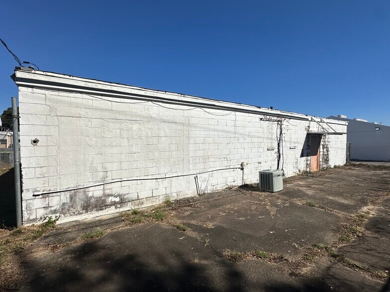 More Photos Of 1237 Watson Blvd, Warner Robins Warehouse For Sale