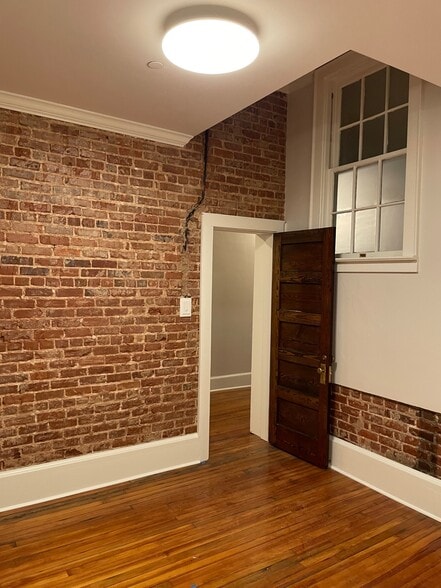 More Photos Of 121-129 N Main St, Mooresville Storefront Retail Office For Lease