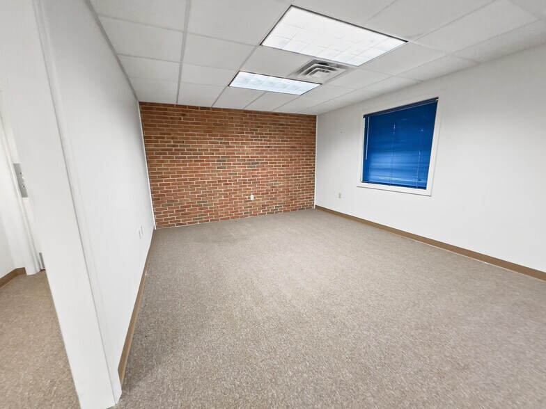 More Photos Of 257 E Center St, Manchester Medical For Lease