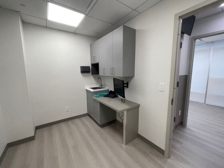 More Photos Of 849 53rd St, Brooklyn Medical For Lease