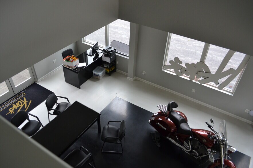 More Photos Of 4028 Hanover Pike, Manchester Auto Repair For Sale