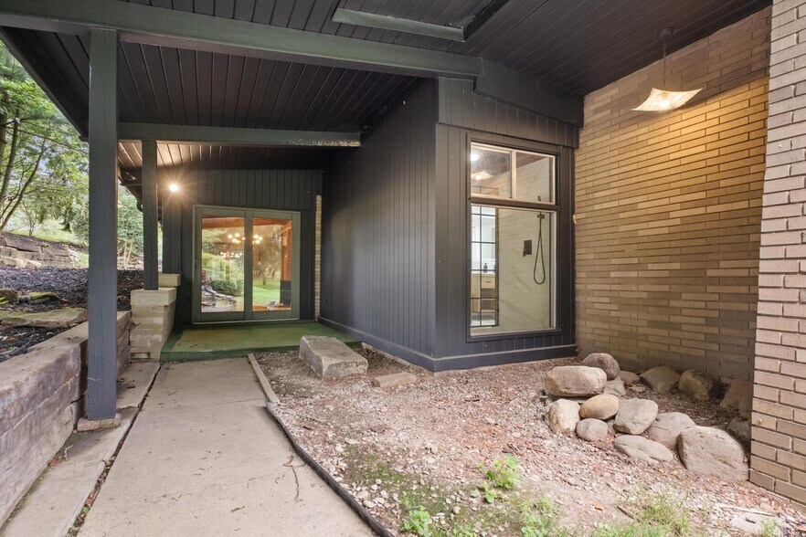 More Photos Of 176 Kingsview Dr, Weirton Showroom For Sale