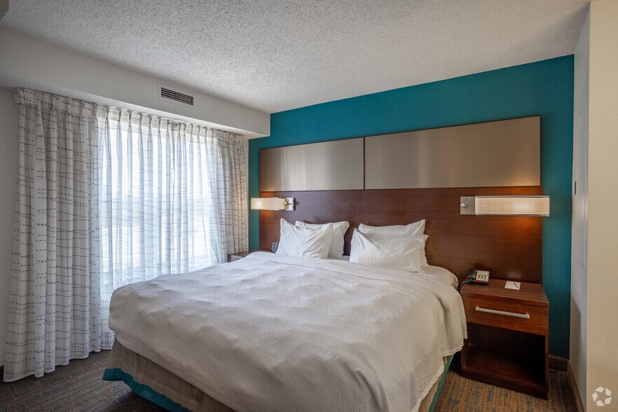 More Photos Of 1308 Freedom Rd, Cranberry Township Hotel For Sale