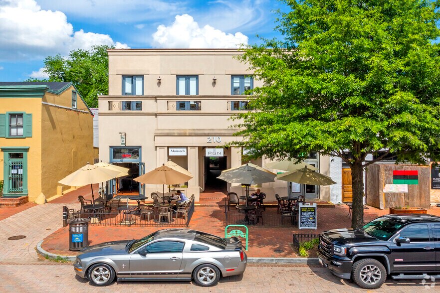 More Photos Of 210 7th St SE, Washington Office For Lease