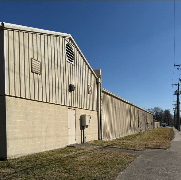 Primary Photo Of 609 E Utica St, Sellersburg Warehouse For Lease