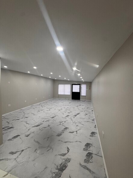 More Photos Of 150 N Delaware Ave, Lindenhurst Storefront Retail Residential For Lease