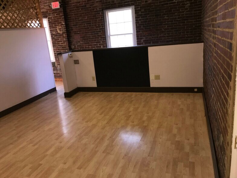 More Photos Of 128-130 W Culpeper St, Culpeper General Retail For Lease