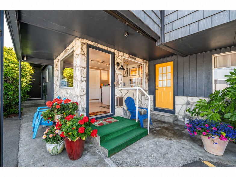 More Photos Of 940 Oregon Ave SE, Bandon Hotel For Sale