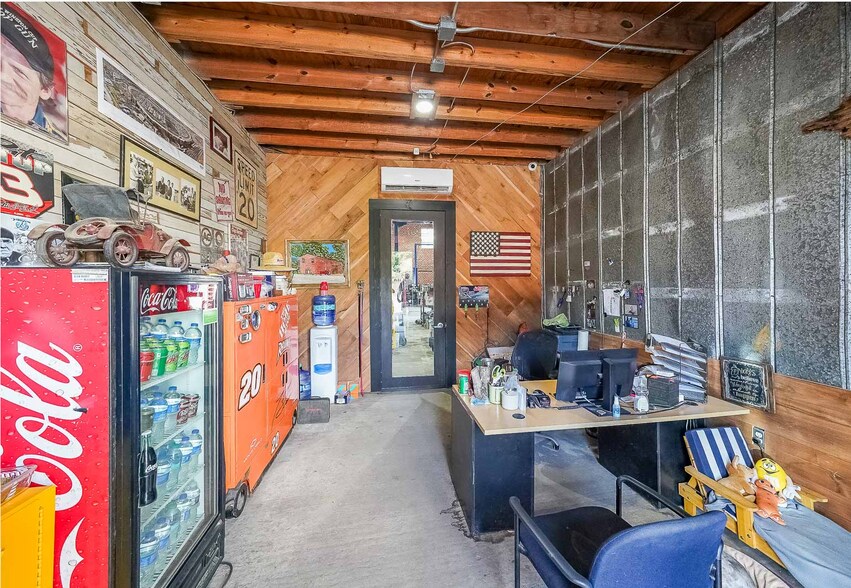 More Photos Of 250 Cleveland St, Locust Grove Industrial For Sale