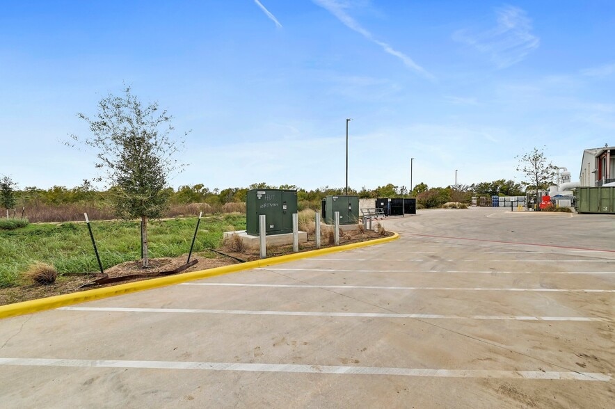 Primary Photo Of 300 Co Rd 199, Hutto Flex For Lease
