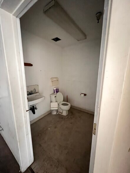 More Photos Of 3905 Fairview Dr, Carson City Distribution For Lease