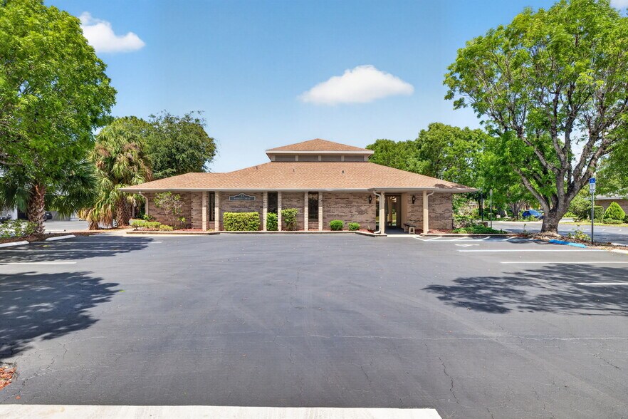 More Photos Of 45 Barkley Cir, Fort Myers Medical For Lease
